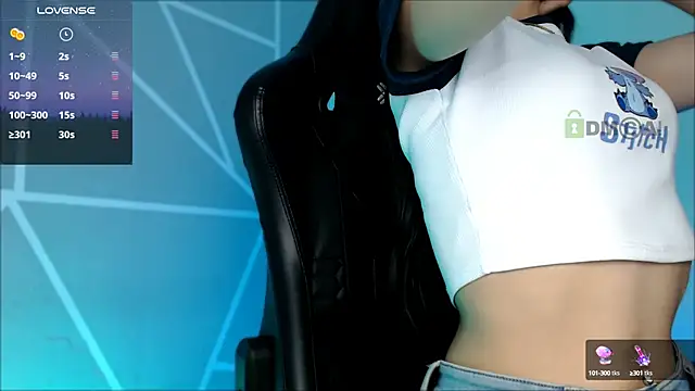 Snapshot of lilylouisee chatting on December 2024 10:50:01 PM lilylouisee online show from December 2024 10:50:01 PM