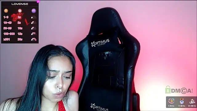 Snapshot of lilylouisee chatting on February 2025 08:33:02 PM lilylouisee online show from February 2025 08:33:02 PM