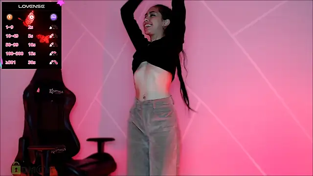 Snapshot of lilylouisee chatting on March 2025 01:39:01 PM lilylouisee online show from March 2025 01:39:01 PM