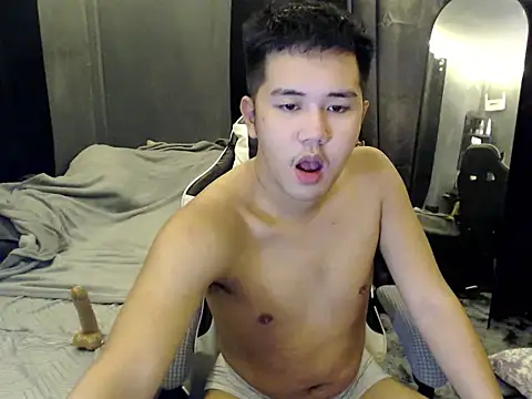 xgregor07 online show from November 2025 10:48:02 AM