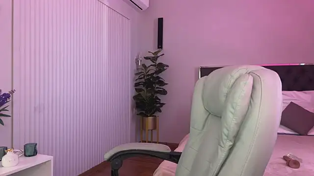 XtraHotX online show from February 2025 07:13:02 AM