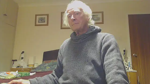 Snapshot of WaverlyKernow chatting on December 2024 08:05:01 PM WaverlyKernow online show from December 2024 08:05:01 PM