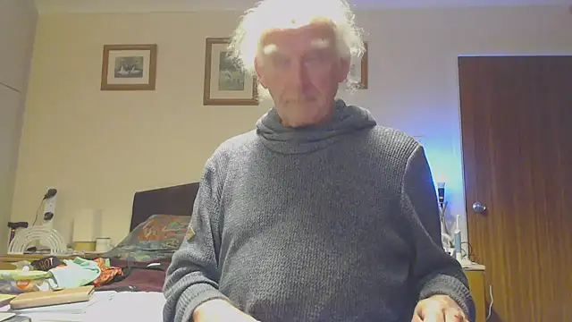 Snapshot of WaverlyKernow chatting on December 2024 08:53:02 PM WaverlyKernow online show from December 2024 08:53:02 PM