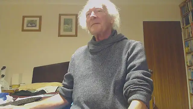 Snapshot of WaverlyKernow chatting on January 2025 08:09:02 AM WaverlyKernow online show from January 2025 08:09:02 AM
