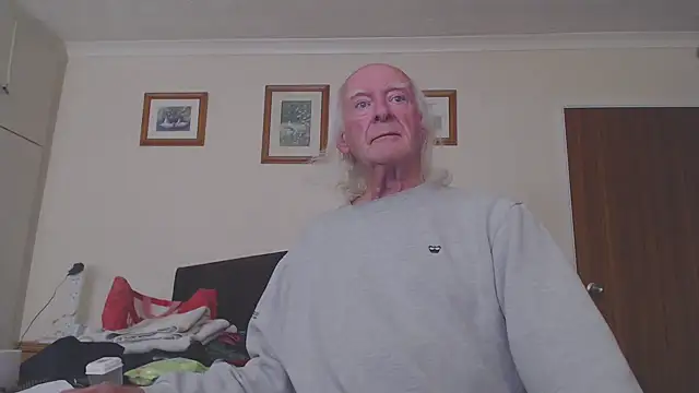 Snapshot of WaverlyKernow chatting on October 2025 12:14:02 PM WaverlyKernow online show from October 2025 12:14:02 PM