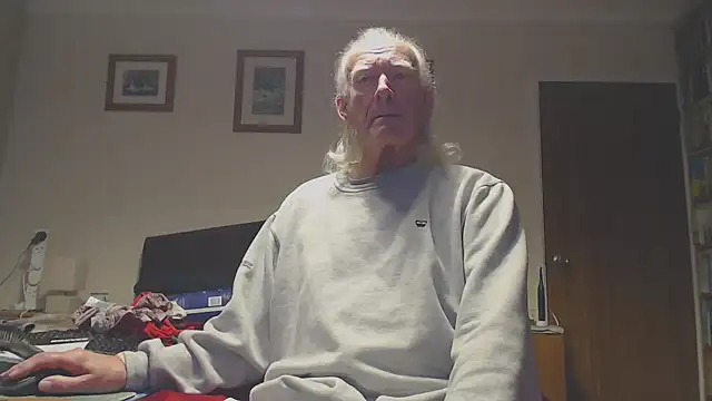 Snapshot of WaverlyKernow chatting on January 2026 02:10:01 PM WaverlyKernow online show from January 2026 02:10:01 PM