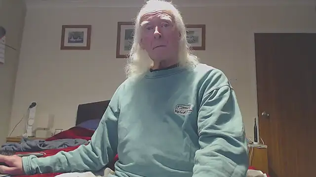 Snapshot of WaverlyKernow chatting on February 2026 02:44:01 PM WaverlyKernow online show from February 2026 02:44:01 PM