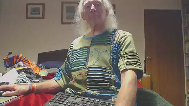 Snapshot of WaverlyKernow chatting on February 2026 08:19:01 AM WaverlyKernow online show from February 2026 08:19:01 AM