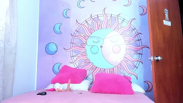 luna hoott online show from April 2026 02:21:01 PM