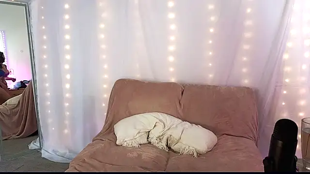 Aprilreign online show from November 2025 05:38:01 AM