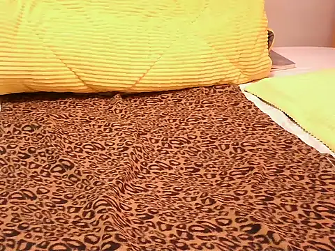 cindy mia online show from October 2025 11:00:01 AM