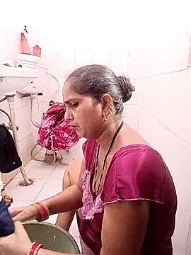 Snapshot of reemacouple007 chatting on March 2026 05:22:01 AM reemacouple007 online show from March 2026 05:22:01 AM