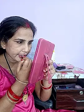 Snapshot of reemacouple007 chatting on April 2026 05:32:01 PM reemacouple007 online show from April 2026 05:32:01 PM