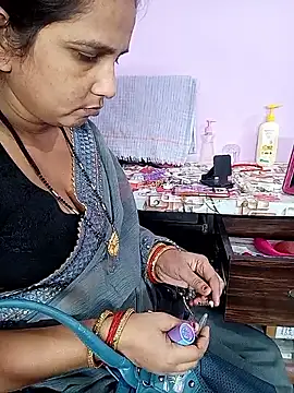 Snapshot of reemacouple007 chatting on April 2026 05:18:01 PM reemacouple007 online show from April 2026 05:18:01 PM