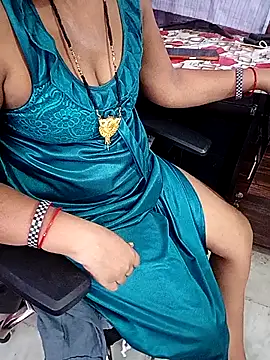 Snapshot of reemacouple007 chatting on May 2026 06:40:01 AM reemacouple007 online show from May 2026 06:40:01 AM