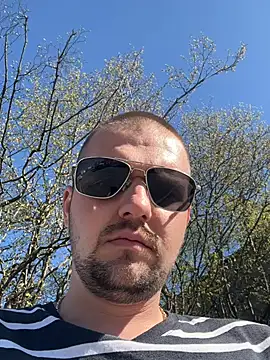 freenki41 online show from April 2026 01:33:02 PM