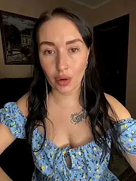 Roxana Bell online show from November 2025 06:59:02 PM