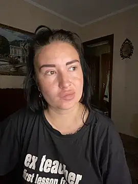 Snapshot of Roxana_Bell chatting on June 2026 10:03:02 AM Roxana Bell online show from June 2026 10:03:02 AM