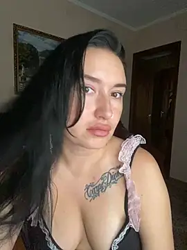 Snapshot of Roxana_Bell chatting on June 2026 12:35:01 PM Roxana Bell online show from June 2026 12:35:01 PM