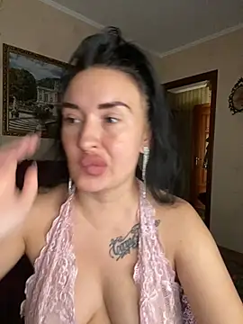 Snapshot of Roxana_Bell chatting on June 2026 12:04:01 PM Roxana Bell online show from June 2026 12:04:01 PM