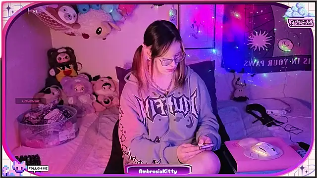 Snapshot of AmbrosiaKitty chatting on May 2026 10:44:01 AM AmbrosiaKitty online show from May 2026 10:44:01 AM