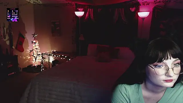 Snapshot of urpuppymoon chatting on December 2025 01:15:02 AM urpuppymoon online show from December 2025 01:15:02 AM