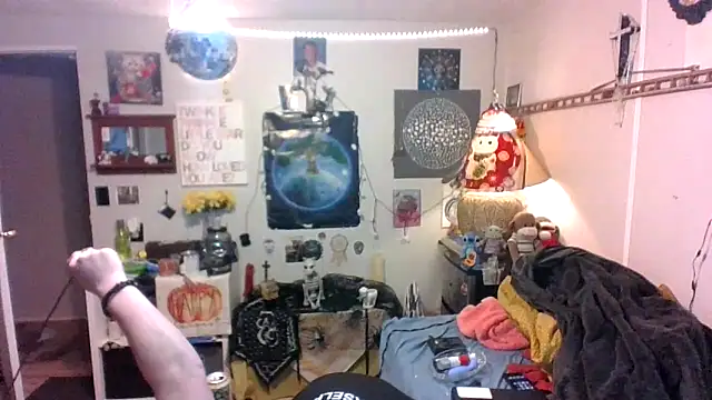 BobbyQ29 online show from December 2025 09:59:01 AM