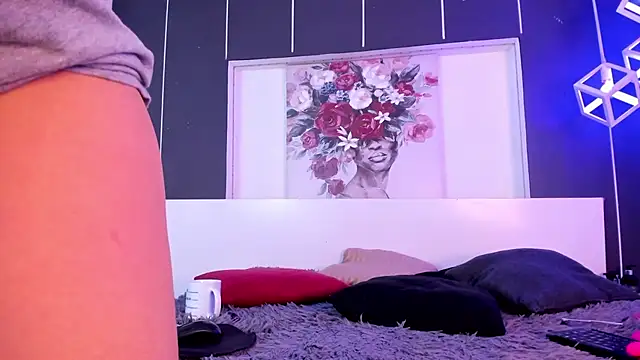 Alexxxholy online show from February 2025 01:43:01 PM