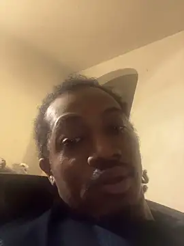 Anfergu1 online show from October 2025 11:18:02 PM