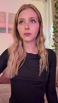 LunaRase online show from October 2025 10:14:02 AM