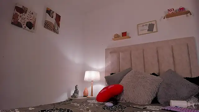 Avaline Blancx online show from February 2025 04:20:01 AM