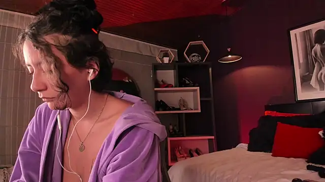 Snapshot of Moony_14 chatting on April 2026 12:17:01 AM Moony 14 online show from April 2026 12:17:01 AM