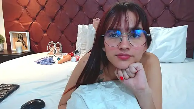 Snapshot of MelodyMansson chatting on January 2025 05:01:01 PM MelodyMansson online show from January 2025 05:01:01 PM