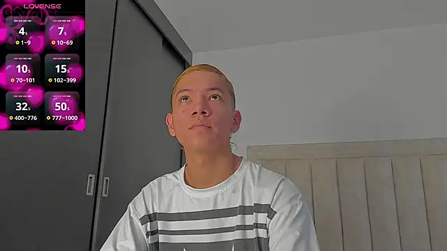 Snapshot of JulianRose_1 chatting on October 2025 11:45:02 AM JulianRose 1 online show from October 2025 11:45:02 AM