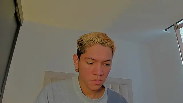 Snapshot of JulianRose_1 chatting on November 2025 01:33:02 PM JulianRose 1 online show from November 2025 01:33:02 PM