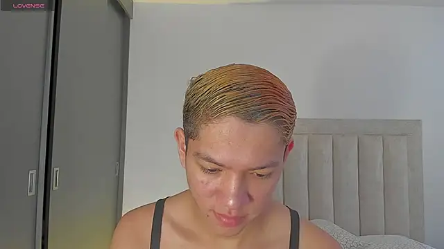 Snapshot of JulianRose_1 chatting on November 2025 12:17:01 PM JulianRose 1 online show from November 2025 12:17:01 PM