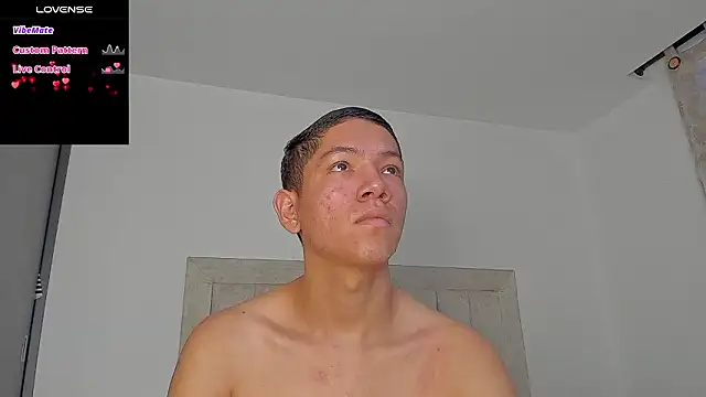 Snapshot of JulianRose_1 chatting on February 2026 11:15:01 AM JulianRose 1 online show from February 2026 11:15:01 AM