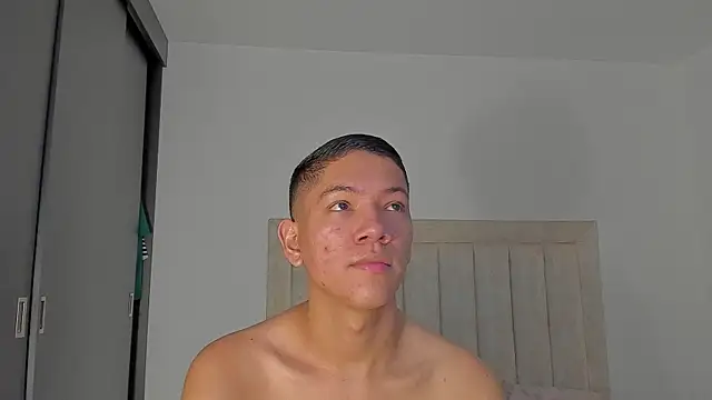 Snapshot of JulianRose_1 chatting on February 2026 11:04:02 AM JulianRose 1 online show from February 2026 11:04:02 AM