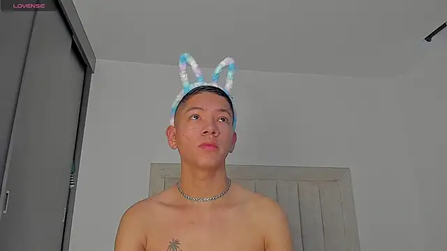 Snapshot of JulianRose_1 chatting on February 2026 11:36:02 AM JulianRose 1 online show from February 2026 11:36:02 AM