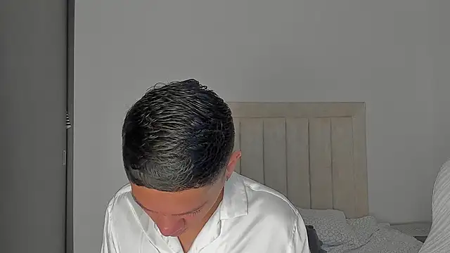 Snapshot of JulianRose_1 chatting on February 2026 11:18:01 AM JulianRose 1 online show from February 2026 11:18:01 AM