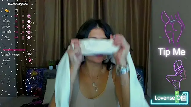 Alianna Solo Kisses online show from October 2025 11:28:01 AM