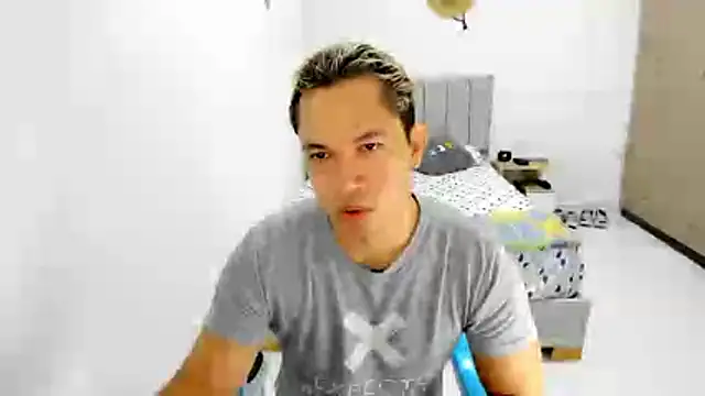 Snapshot of Valerioe chatting on June 2026 02:04:01 PM Valerioe online show from June 2026 02:04:01 PM