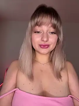 Snapshot of Blonde20 chatting on January 2025 09:21:02 AM Blonde20 online show from January 2025 09:21:02 AM