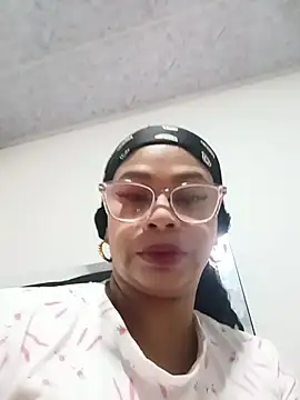 Snapshot of Melanie_candy_ chatting on April 2026 06:04:02 PM Melanie candy online show from April 2026 06:04:02 PM
