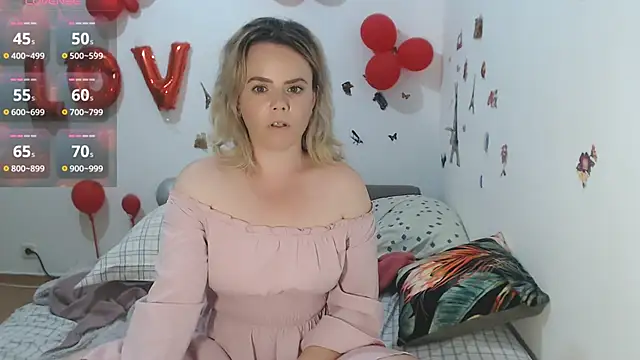 Snapshot of hotmilf4uxxx chatting on June 2026 09:45:01 AM hotmilf4uxxx online show from June 2026 09:45:01 AM