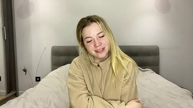 Embersweetbunny online show from December 2025 05:12:02 AM