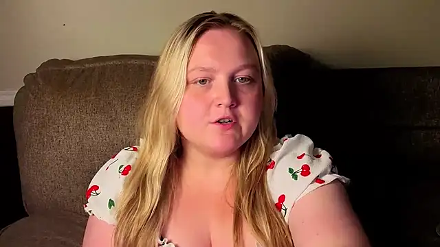 Snapshot of PhatAssBlond chatting on August 2026 04:14:01 AM PhatAssBlond online show from August 2026 04:14:01 AM