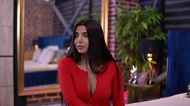 NicoleCellini online show from November 2025 06:57:02 PM