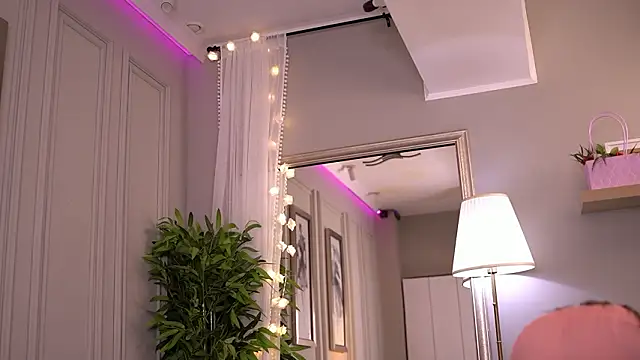 NicoleCellini online show from March 2026 07:31:01 PM