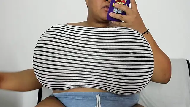 Snapshot of bigmom69_ chatting on July 2026 02:10:01 PM bigmom69 online show from July 2026 02:10:01 PM